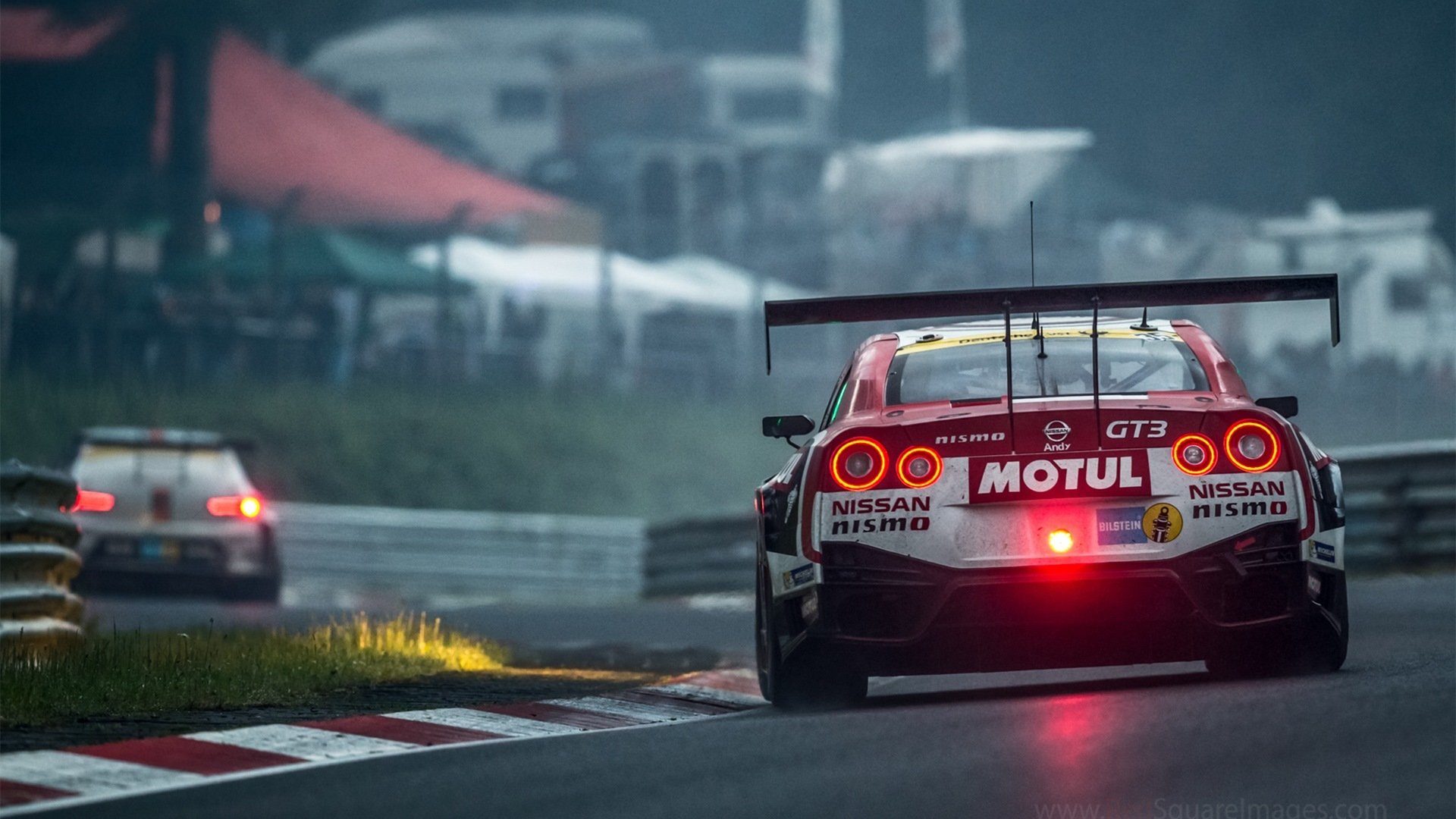 球队管理层召开内部会议研究近期成绩波动问题，球队管理人员