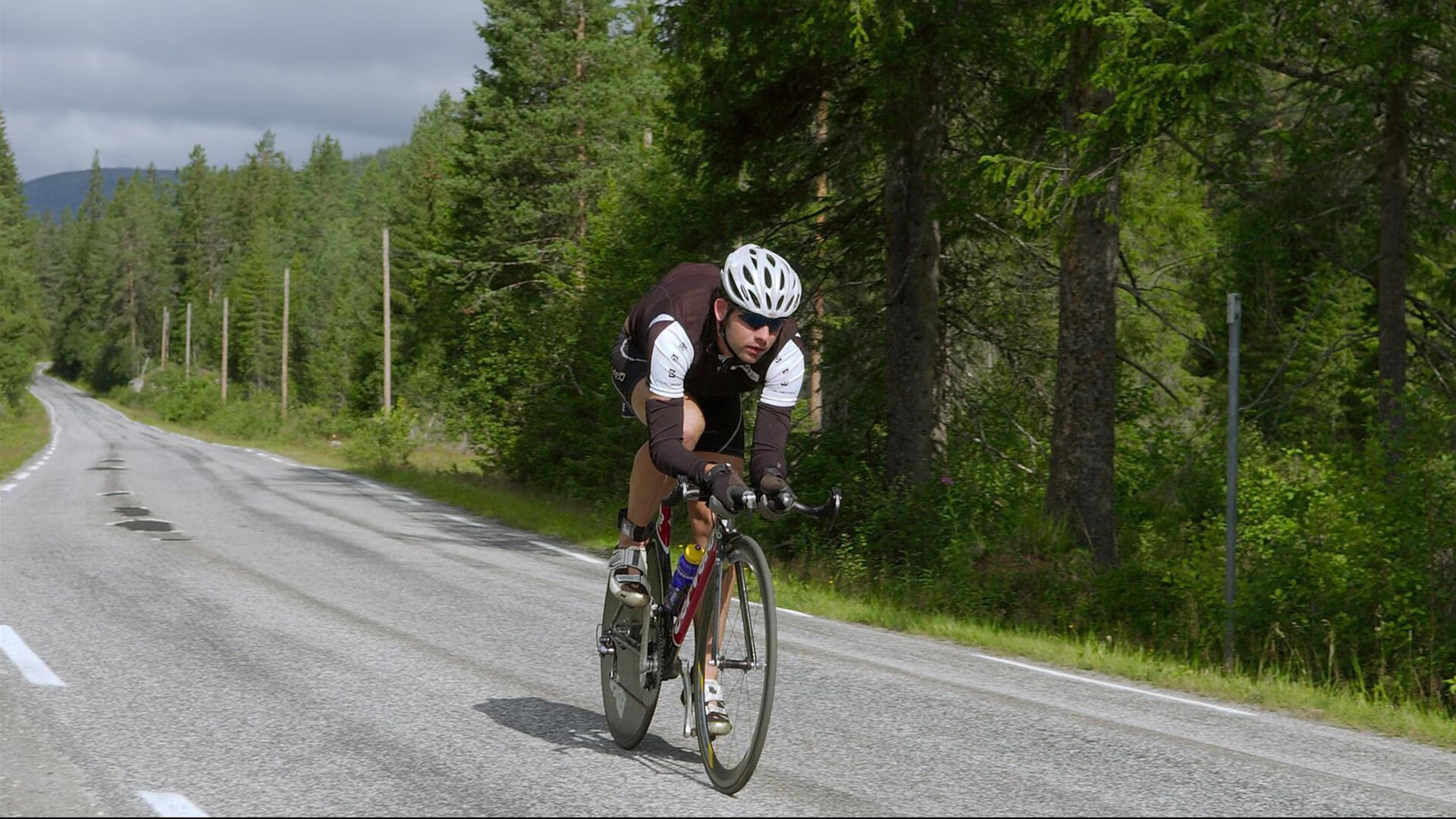 “青训营地配备专业心理辅导，关注少年身心健康”，青训营介绍